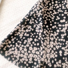 小花柄　ワンピース　ブラック×ベージュの画像