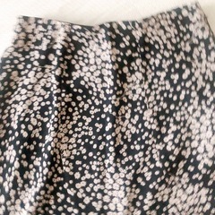 小花柄　ワンピース　ブラック×ベージュの画像