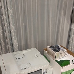 コピー機、紙、新品インク付きの画像