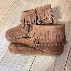 MINNETONKA ベビー 12cm　キッズ フリンジ モカシン ブーツ スエードの画像