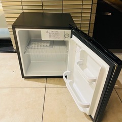 ミニ冷蔵庫　冷凍庫つき　モダンデザインの画像