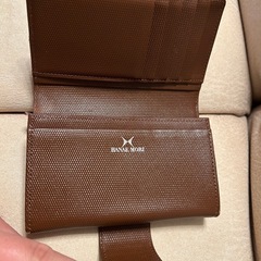 ハナエモリ　二つ折り財布の画像