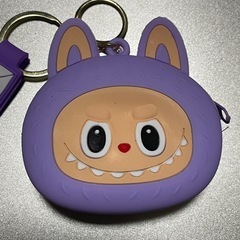 大人気キャラクター「ラブブ（Labubu）」の可愛すぎるシリコン製ミニポーチキーホルダー！の画像