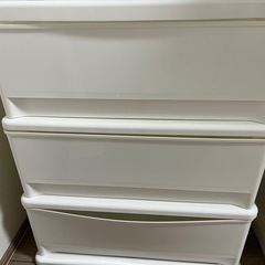 3段　衣装ケースの画像