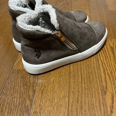【新品】ふわふわあったか軽量ブーツ　U.S. POLO サイドファスナー　ブラウンの画像