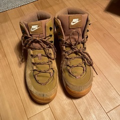 NIKE シティ　クラシック　ブーツ　スニーカーの画像