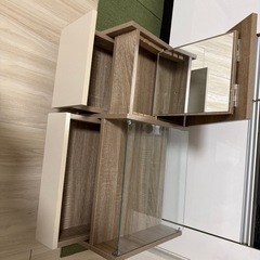 ドレッサー付きテーブルの画像