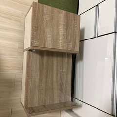 ドレッサー付きテーブルの画像