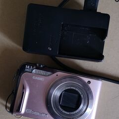 三脚とデジカメの画像