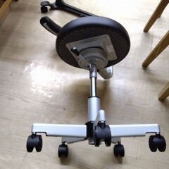 定価3万円以上　お洒落な イス　昇降式　高級　チェア　楽々チェア　キッチンカウンター チェア　の画像