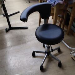 定価3万円以上　お洒落な イス　昇降式　高級　チェア　楽々チェア　キッチンカウンター チェア　の画像