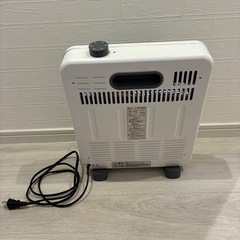 アイリスオーヤマ 電気ストーブ EHT-800W 2023年製の画像