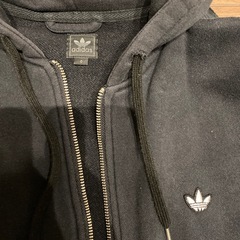 adidas パーカーの画像
