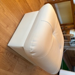 カリモク、オットマンの画像