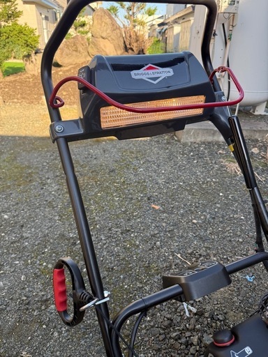 現金特価　小型エンジン式除雪機 Briggs ＆ Stratton 1222EE