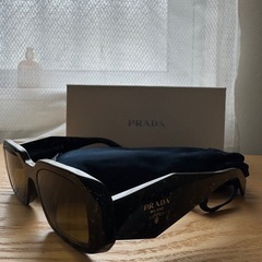 PRADA EYEWEAR スクエアフレーム サングラス
の画像