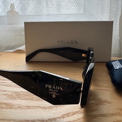 PRADA EYEWEAR スクエアフレーム サングラス
の画像