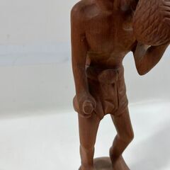 木彫り 木製 置物 バリ島 男性像 幅7cm×奥行8cm×高さ33cmの画像
