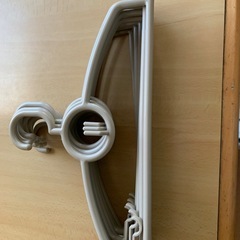 洋服ハンガー20本他
の画像