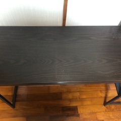 パソコンデスクの画像