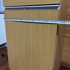 棚　キャビネット　
レンジを置いてました。引き出し有り、ストック品等入れて便利です。綺麗です。の画像