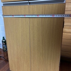 棚　キャビネット　
レンジを置いてました。引き出し有り、ストック品等入れて便利です。綺麗です。の画像