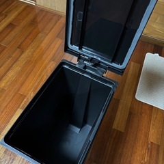 ゴミ箱　30L 足踏みダストボックス 綺麗です。の画像