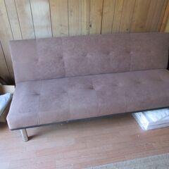 ソファーベッドやテレビ台の画像