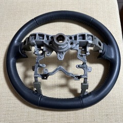 プリウス　30 PHEV 純正革ハンドルの画像