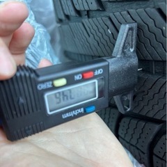 明日取りにきて頂ける方格安で販売します！タイヤのみです！！255 55 R18 スタッドレス　溝7.4の画像
