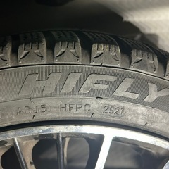 17インチトヨタプリウス着用スタンドレスタイヤとホイール4本セットの画像