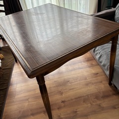 キツツキマーク 飛騨産業　レトロでアンティークなテーブルの画像