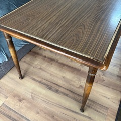 キツツキマーク 飛騨産業　レトロでアンティークなテーブルの画像