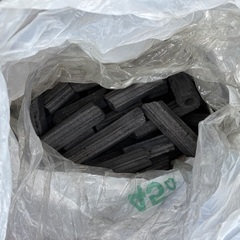 BBQグリル、薪、着火剤、炭、炭入れ陶器セットでの画像