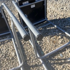 IKEA黒いスタッキングチェア2脚セットの画像