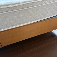 ダブルベッドフレーム（マットレス）の画像