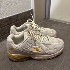 アディダス　PUMA スニーカーの画像