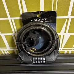 自転車用ヘルメット2個と自転車用ロック鍵セットの画像