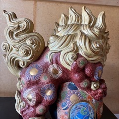 獅子の陶器彫刻の画像
