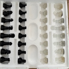 【差し上げます・12/16まで】ガラス製チェスセットの画像