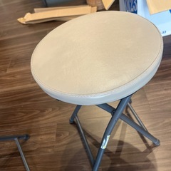 折りたたみイスの画像