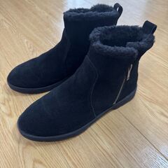 【新品同様】UGG Romely Zip　レディース　25・ブラックの画像