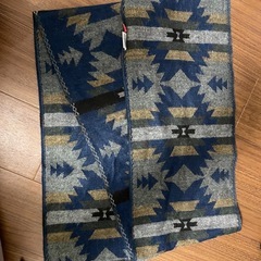 マフラー　アミナコレクション　アクリル100%の画像