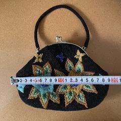 総ビーズハンドバッグの画像