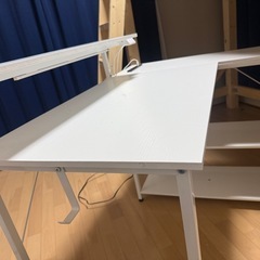 ゲーミングデスクの画像