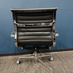 オフィスコム　アルミナムチェア リプロダクトの画像