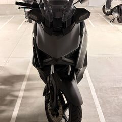 Xmax 2025 ブラックメタリックの画像