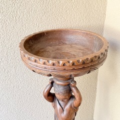 アンティークテーブルの画像