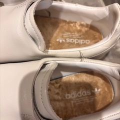 adidas レディーススニーカーの画像