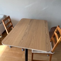 (無料)ダイニングテーブル　椅子の画像